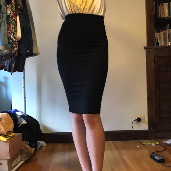 H&M Bodycon Pencil Skirt - Picture 2 of 3